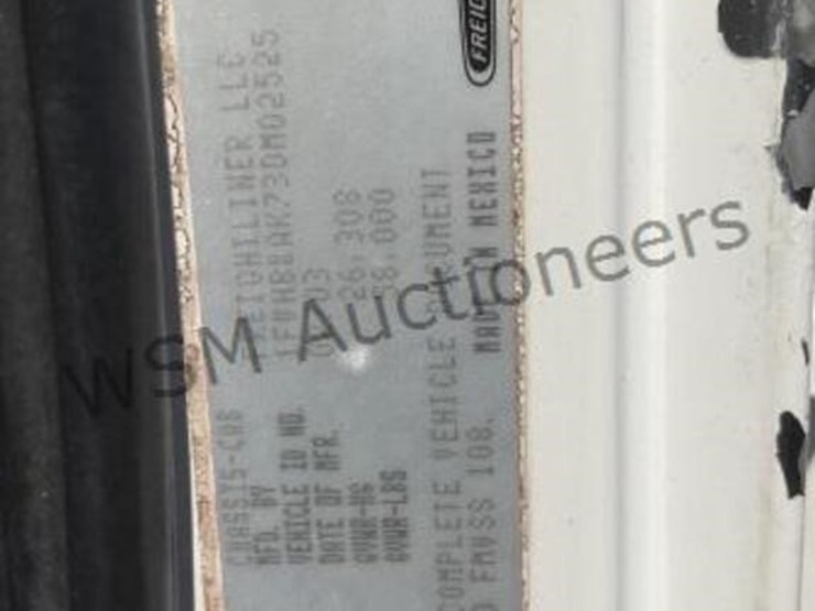 2003-freightliner-fl80-image-18