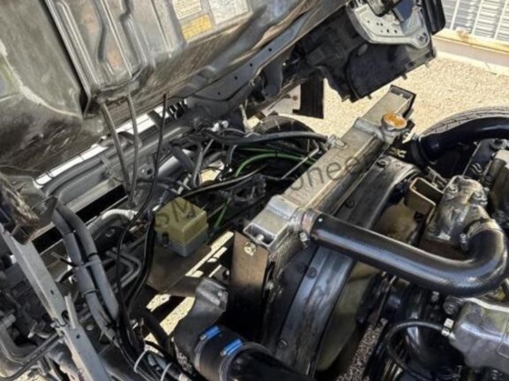 2004-isuzu-npr-image-25