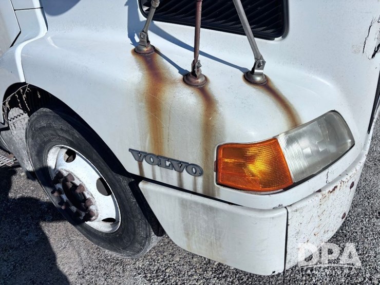 2003-volvo-10-image-63