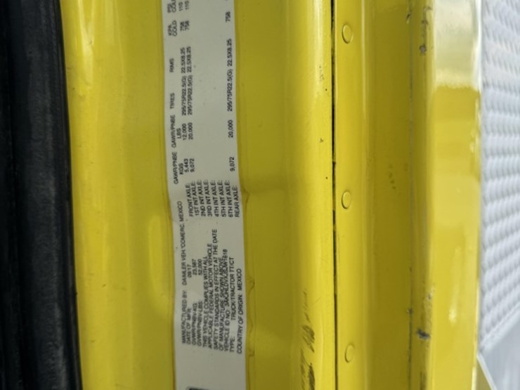 2018-freightliner-cascadia-126-image-12