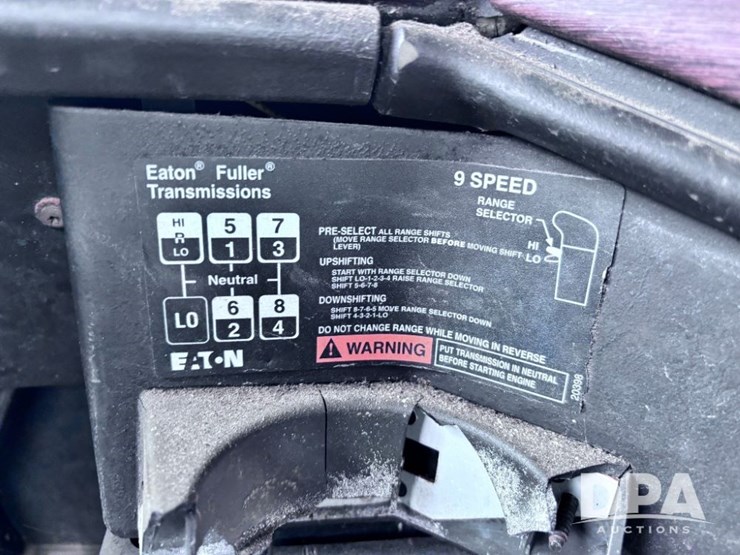 2001-freightliner-fld112-image-86