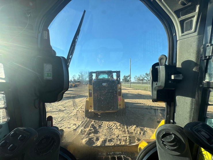 caterpillar-242d-image-21