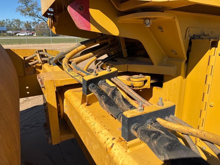 caterpillar-cs-563-image-13