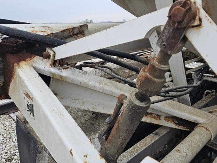 1999-freightliner-fld120-image-17