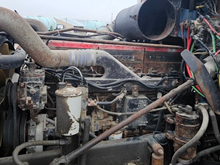 1999-freightliner-fld120-image-8