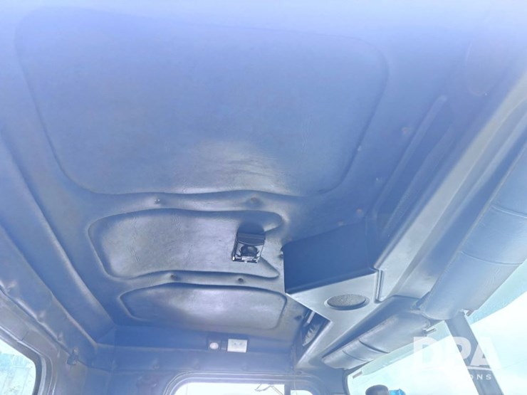 2001-freightliner-fld112-image-71