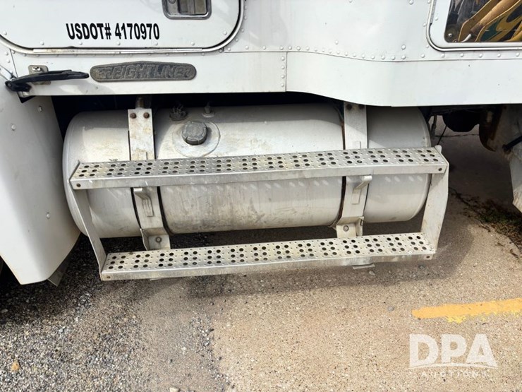 1994-freightliner-fld120-image-22