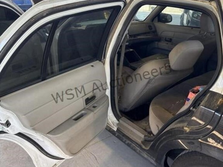 2009-ford-crown-victoria-sdn-image-25