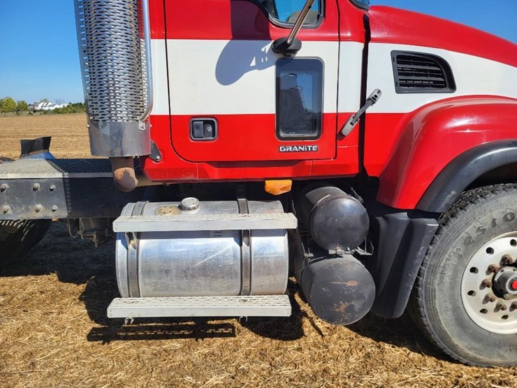 2004-mack-granite-cv713-image-42