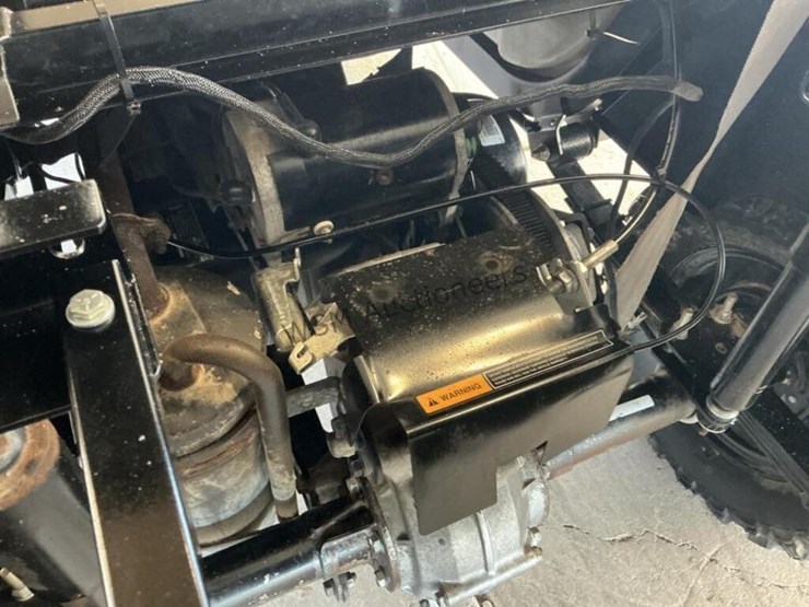 2011-e-z-go-st-sport-image-9