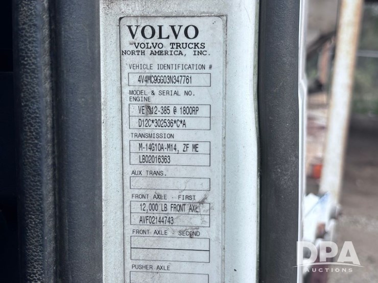 2003-volvo-10-image-90