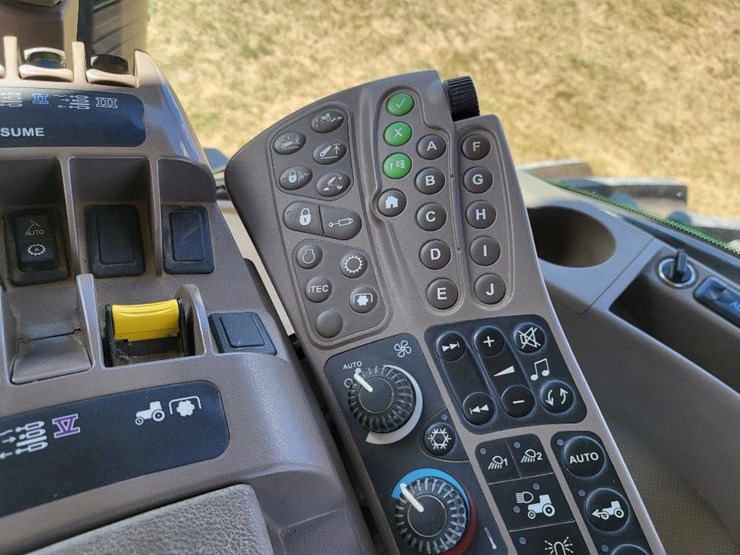 2011-john-deere-8235r-image-68