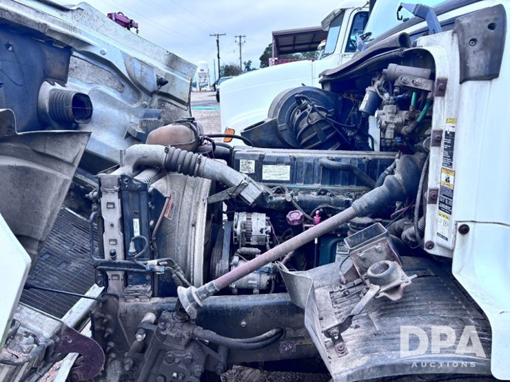 2003-volvo-10-image-58