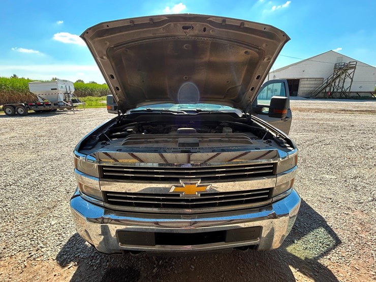 2015-chevrolet-silverado-image-32