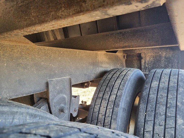 2021-lime-city-equipment-steel-tandem-axle-semi-hopper-trailer---one-owner-image-30