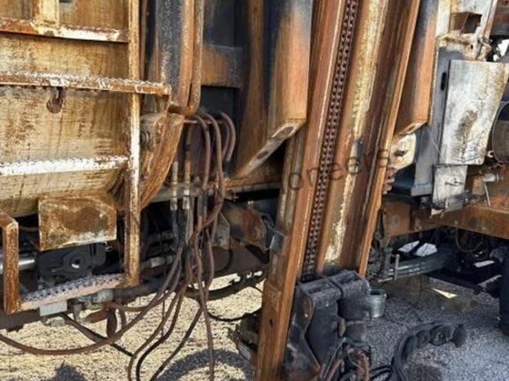 2020-peterbilt-520-image-8