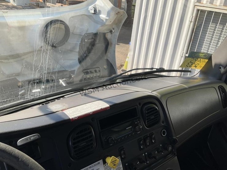 2011-freightliner-m2-digger-derrick-image-32