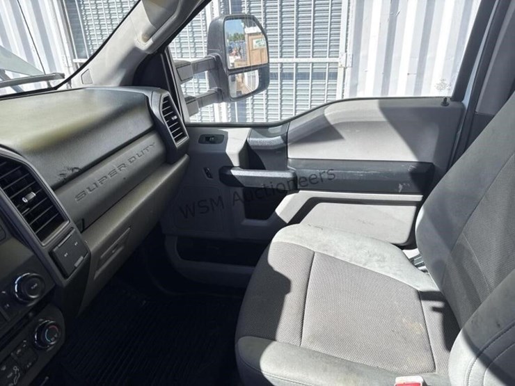 2017-ford-f550-image-22