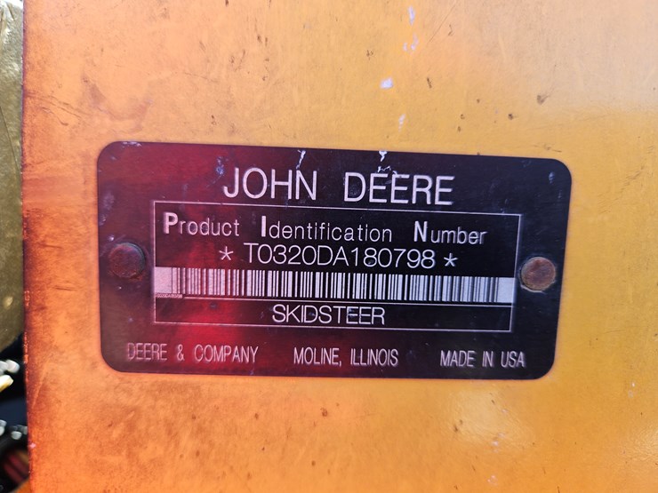 2010-deere-320d-image-17