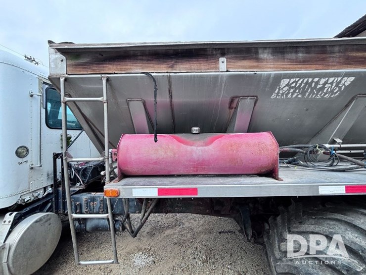 2001-freightliner-fld112-image-15