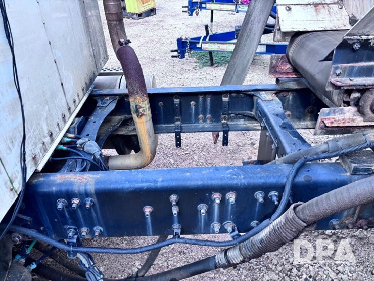 2005-kenworth-t300-image-22