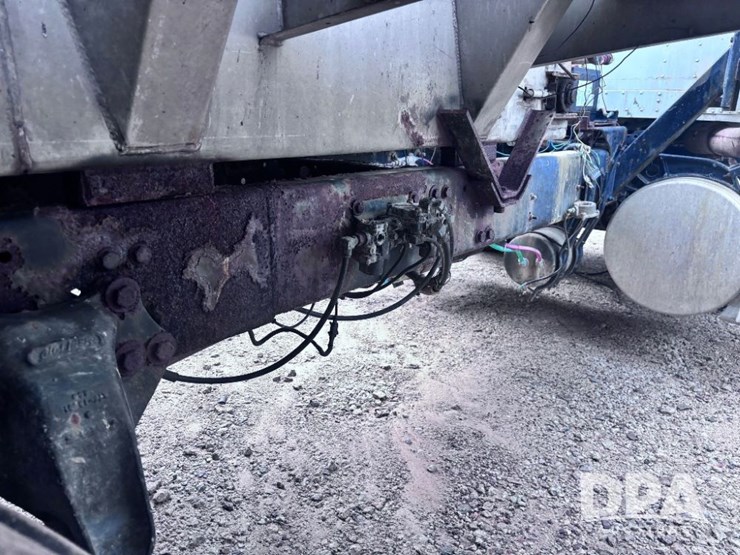 2001-freightliner-fld112-image-42