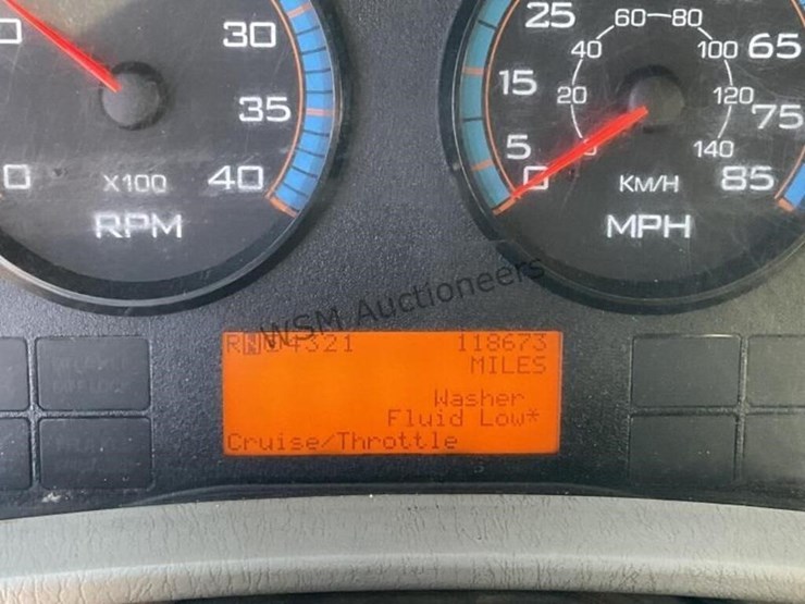 2015-international-7400-image-24