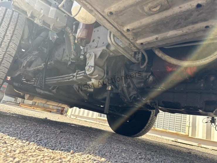 2004-isuzu-npr-image-22