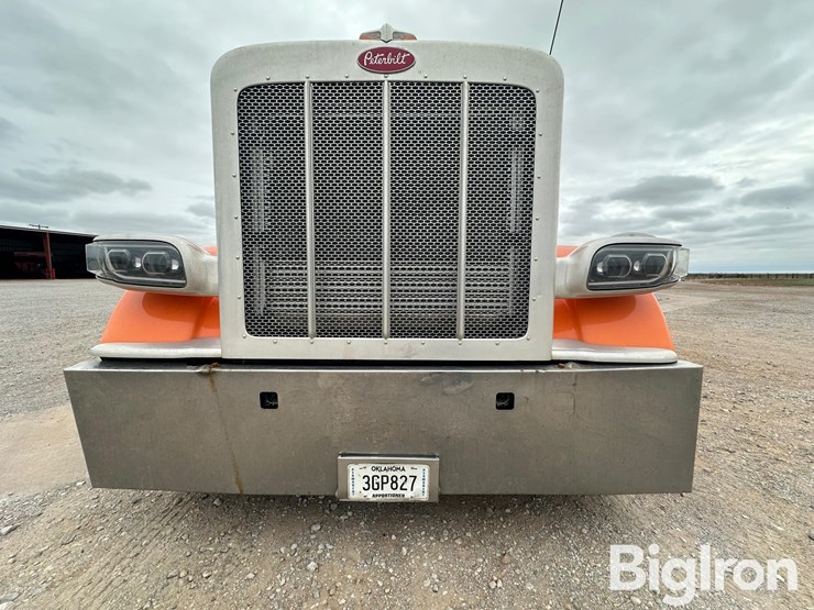 2009-peterbilt-389-image-19