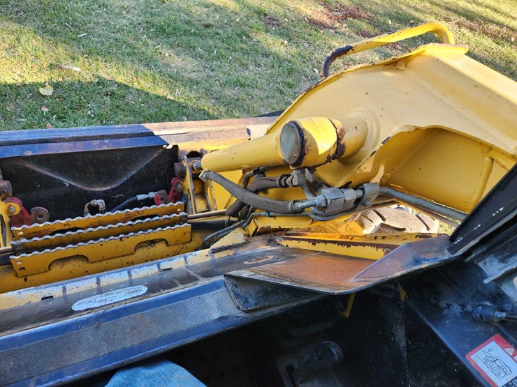 2005-john-deere-250-image-8