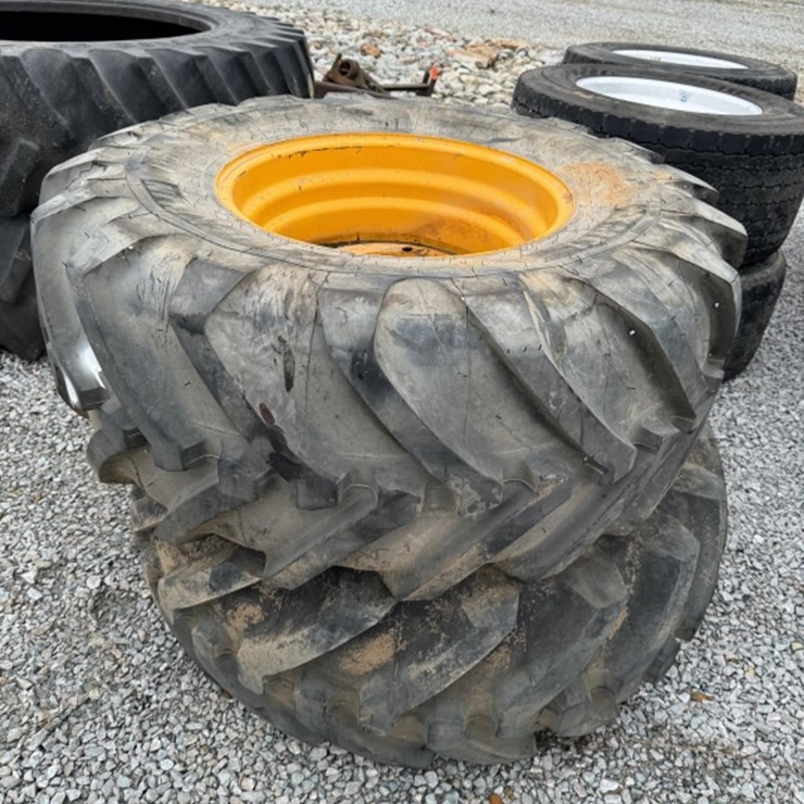 #11118 • (2) 19.5/24 Tractor Tires