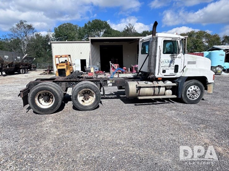 1993-mack-ch613-image-7