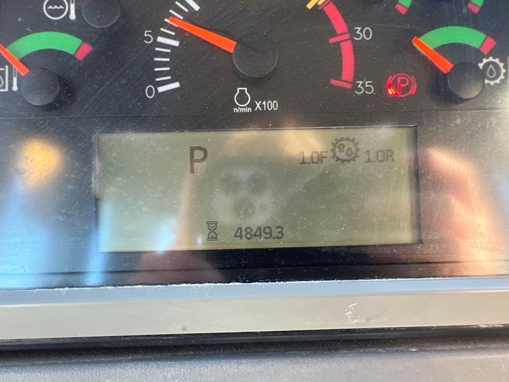 caterpillar-d8t-image-3