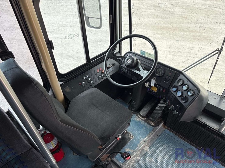 2000-thomas-saf-t-liner-mvp-image-14