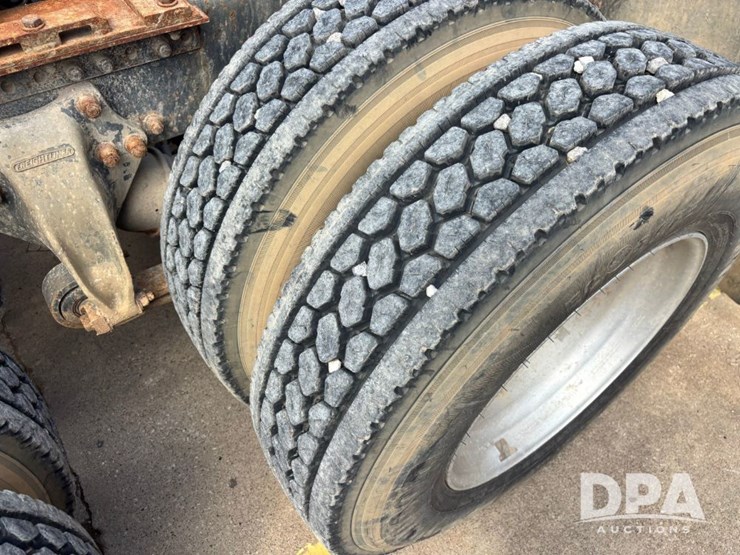 1994-freightliner-fld120-image-29