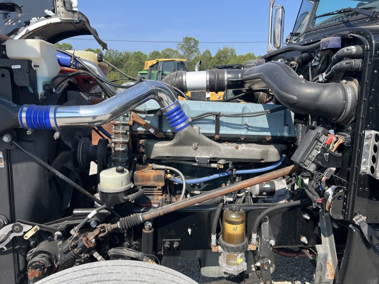 2015-peterbilt-389-image-11