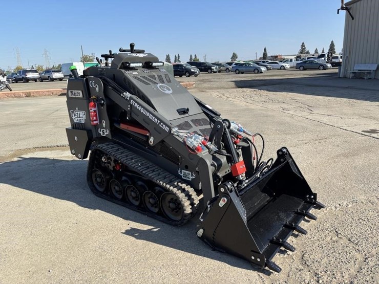 2025-kubota-d1703-image-2