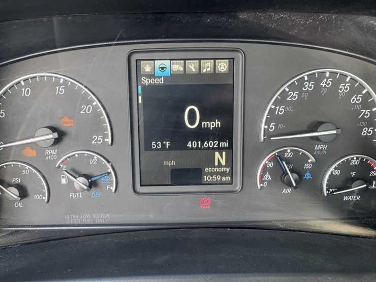 2018-freightliner-cascadia-126-image-9