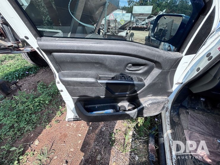 2018-nissan-titan-image-54