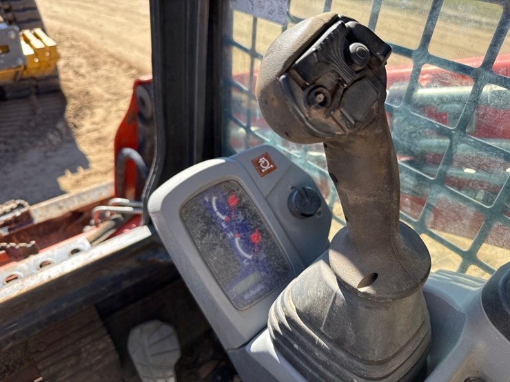 kubota-svl65-2-image-24