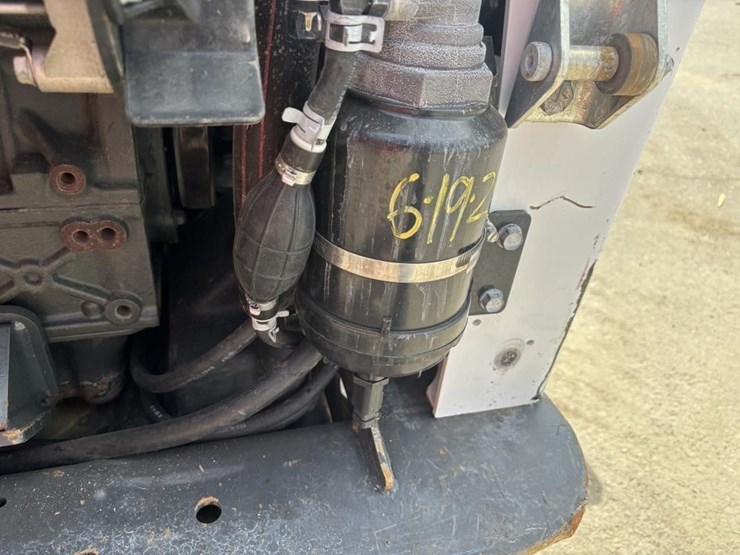 2019-bobcat-t740-image-35