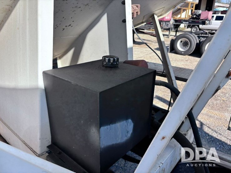 2003-volvo-10-image-56