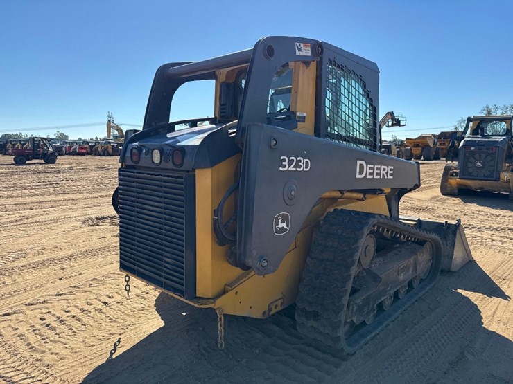 deere-323d-image-6