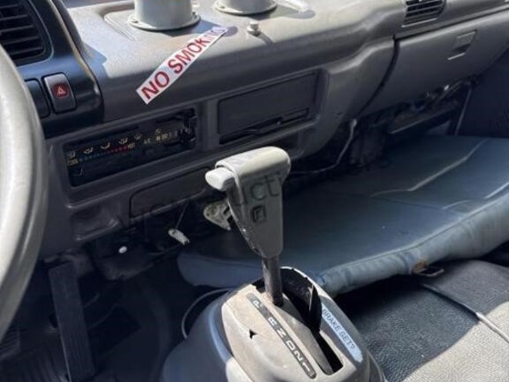 2004-isuzu-npr-image-36