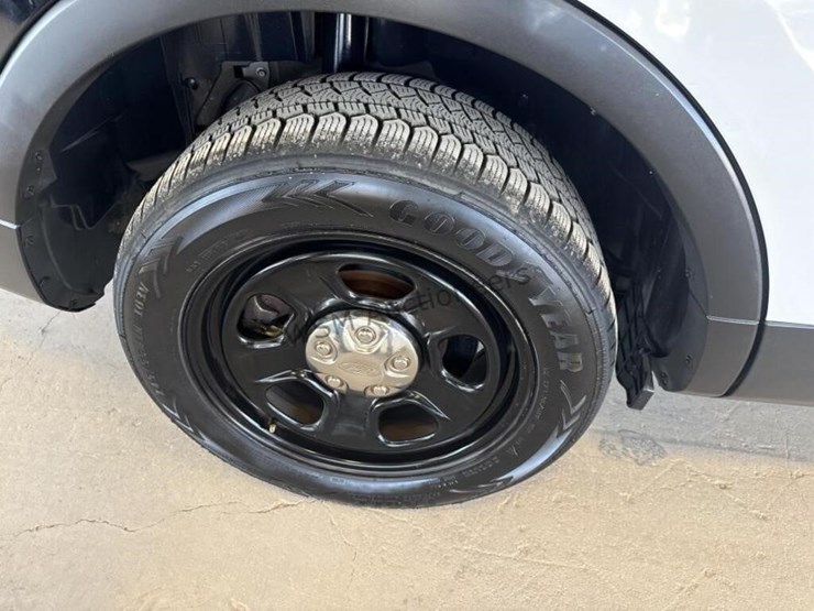 2016-ford-explorer-image-8