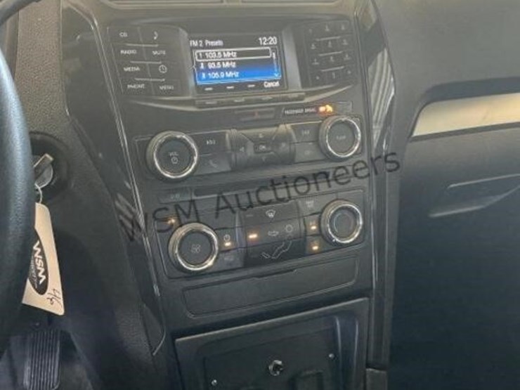 2017-ford-explorer-image-16