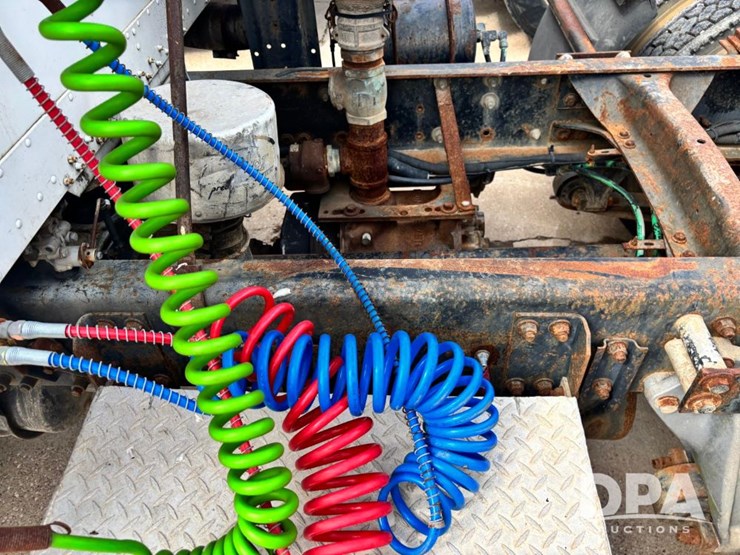 1994-freightliner-fld120-image-26