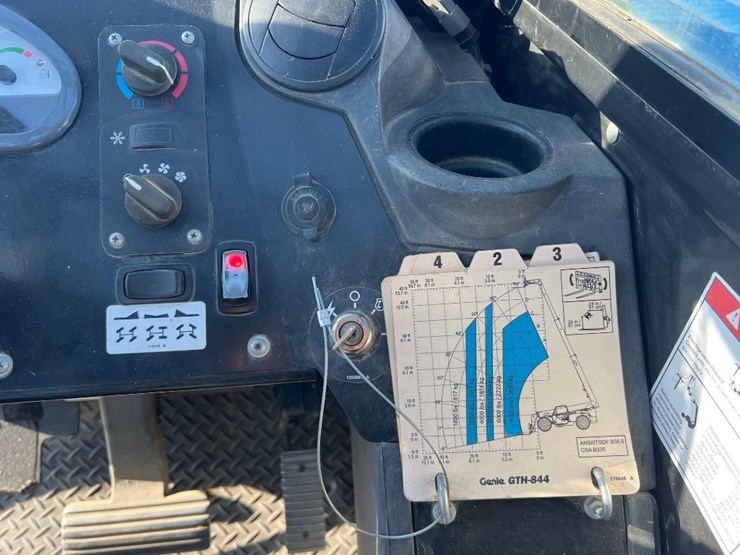 2017-genie-gth844-image-29