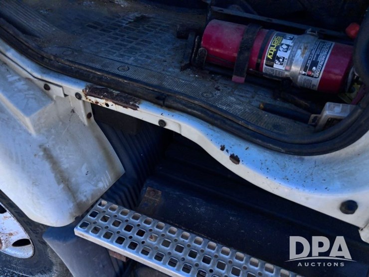 2003-volvo-10-image-87