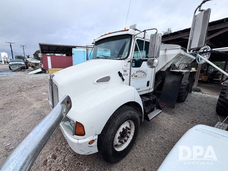 2005-kenworth-t300-image-2